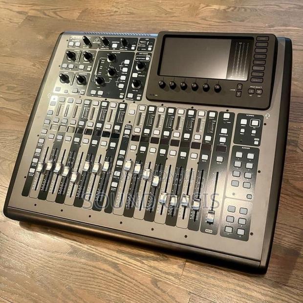 Behringer X32 Compact 40-Channel Digital Mixer · Photo 3