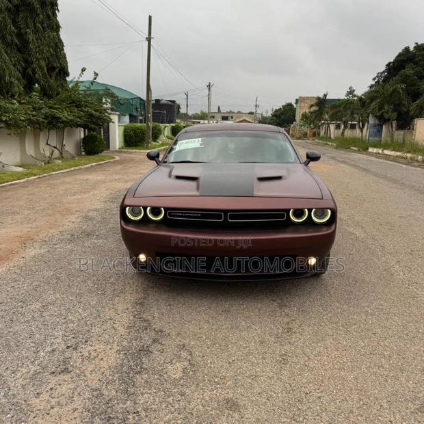 Dodge Challenger SXT AWD 2020 Beige