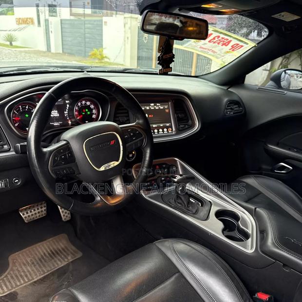 Dodge Challenger SXT AWD 2020 Beige