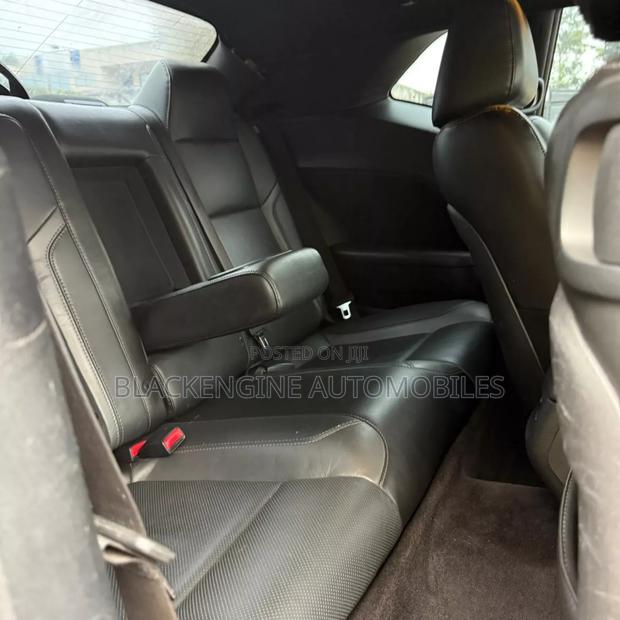 Dodge Challenger SXT AWD 2020 Beige