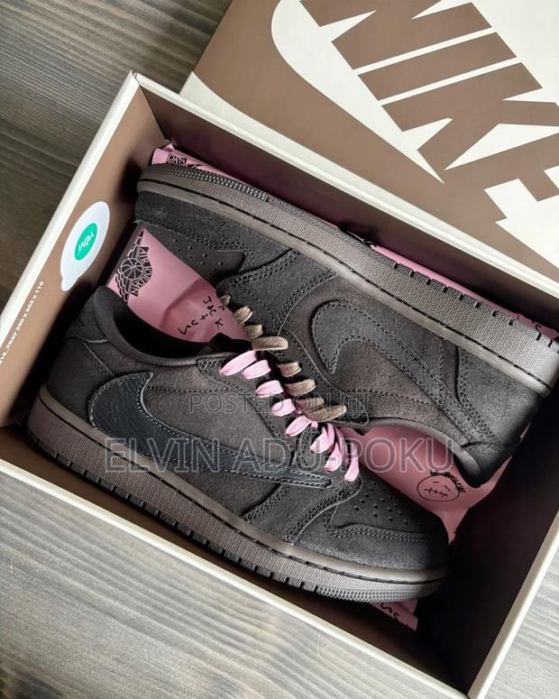 Travis Scott Air Jordan 1 Low Og "Velvet Brown/Dark Mocha" · Photo 3