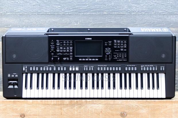 Yamaha Psr-sx720 61-key Arranger Workstation(Keyboard) Plus Free Bag