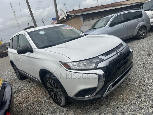 Mitsubishi Outlander 2.0 PHEV AWD 2019 White photo 6
