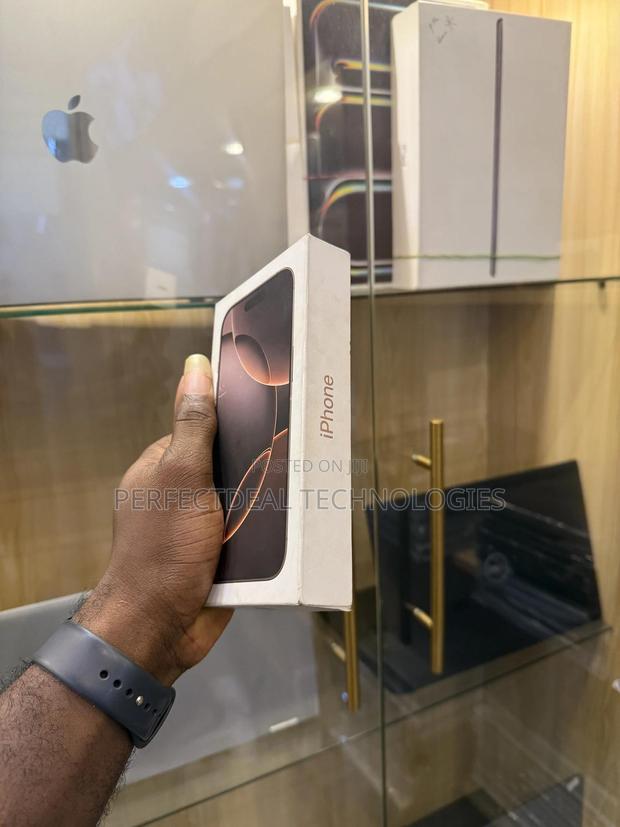 New Apple iPhone 16 Pro 256 GB Gold photo 3
