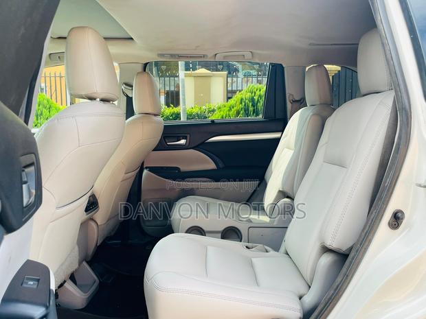 Toyota Highlander XLE V6 4x4 (3.5L 6cyl 6A) 2016 White photo 3