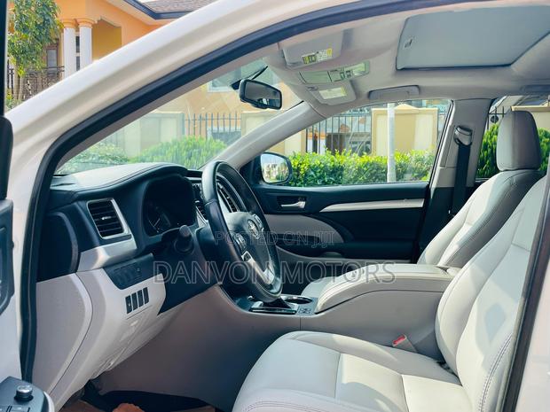 Toyota Highlander XLE V6 4x4 (3.5L 6cyl 6A) 2016 White photo 5