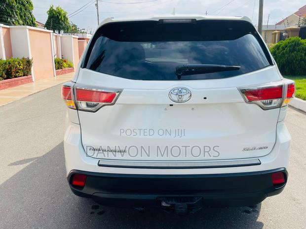 Toyota Highlander XLE V6 4x4 (3.5L 6cyl 6A) 2016 White photo 4
