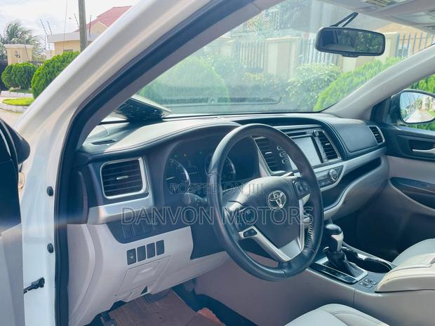 Toyota Highlander XLE V6 4x4 (3.5L 6cyl 6A) 2016 White photo 7