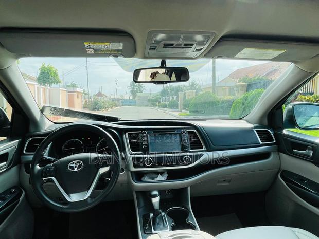 Toyota Highlander XLE V6 4x4 (3.5L 6cyl 6A) 2016 White photo 9