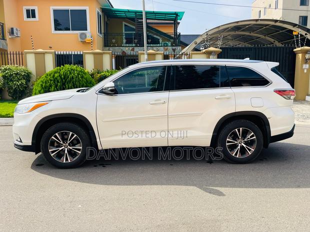 Toyota Highlander XLE V6 4x4 (3.5L 6cyl 6A) 2016 White photo 2