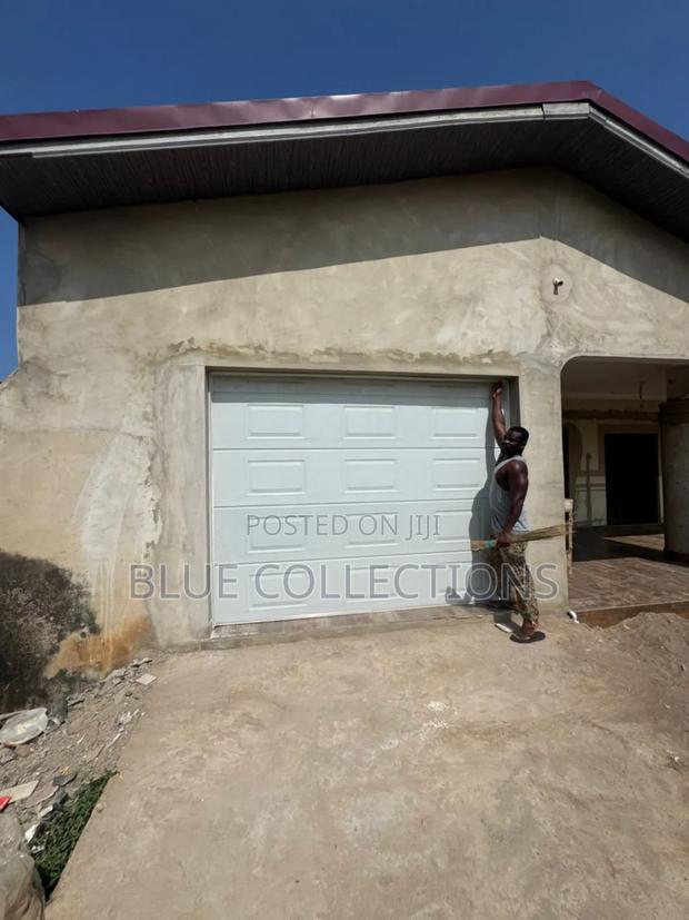 Garage Door With Motor and Remote photo 2