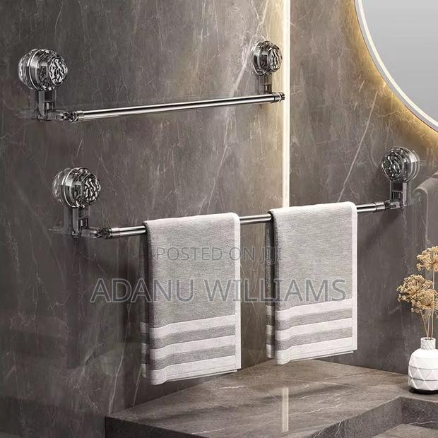 Rotatable And Extendable Towel Rack With Suction Cup Hooks
