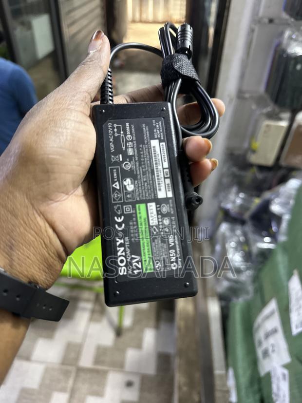 Dell Big Pin Charger photo 2