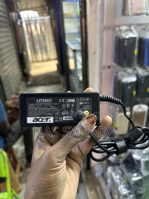 Acer Laptop Charger photo 2