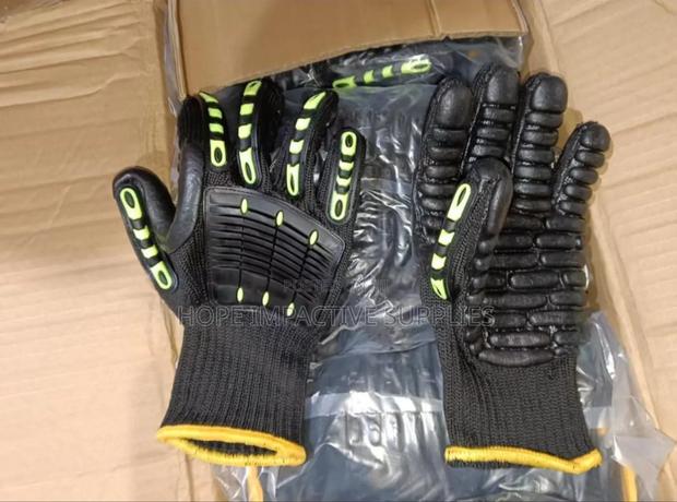 Quality Impact And Vibration Resistance Gloves(2 In 1).