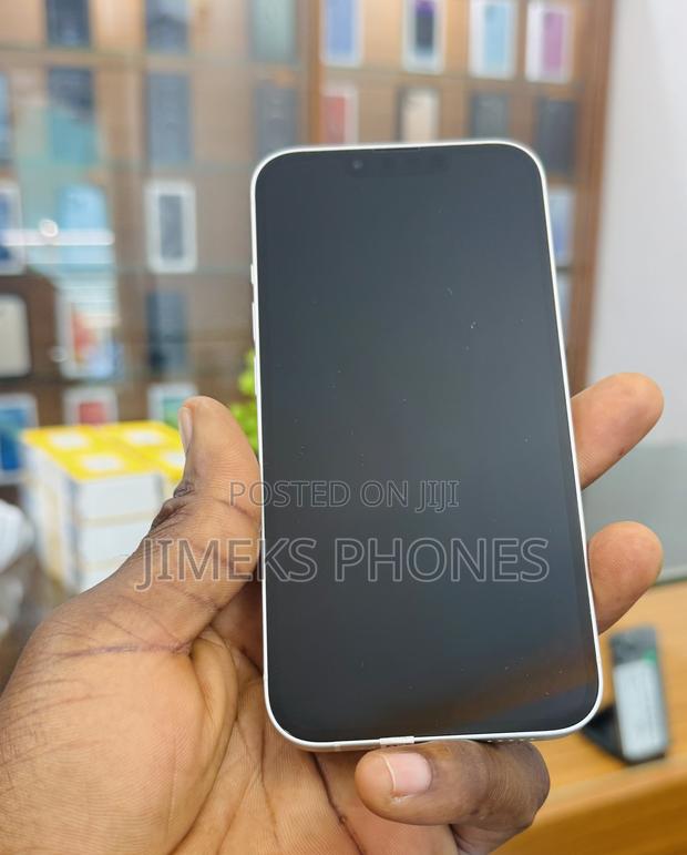 Apple iPhone 13 128 GB White photo 2