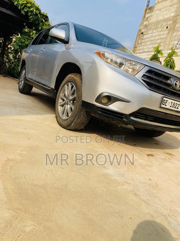 Toyota Highlander Limited Platinum 4dr SUV AWD (3.5L 6cyl 6A) 2014