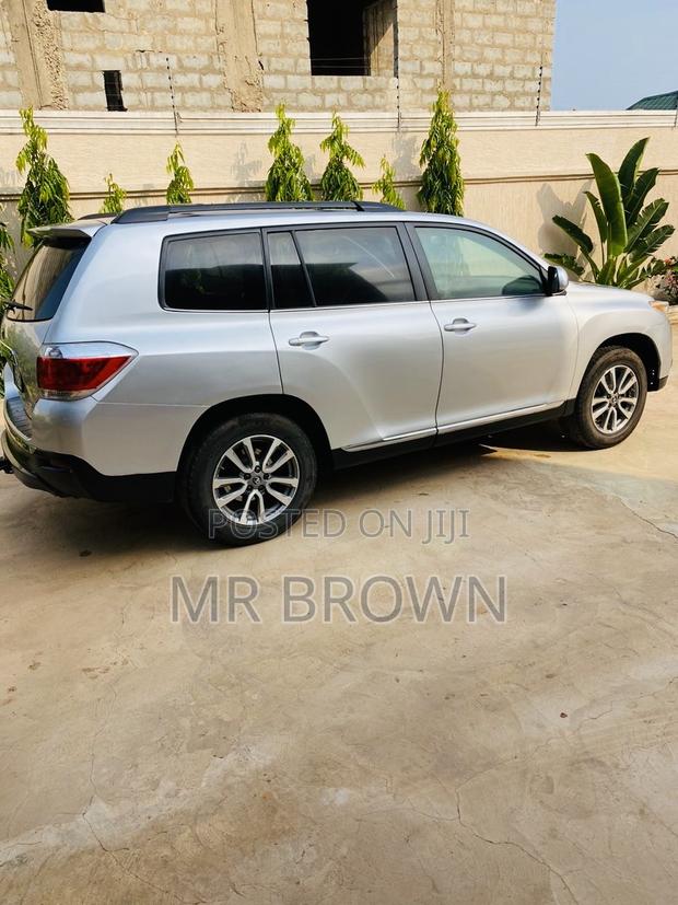 Toyota Highlander Limited Platinum 4dr SUV AWD (3.5L 6cyl 6A) 2014