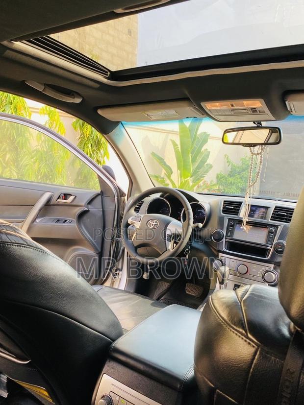 Toyota Highlander Limited Platinum 4dr SUV AWD (3.5L 6cyl 6A) 2014