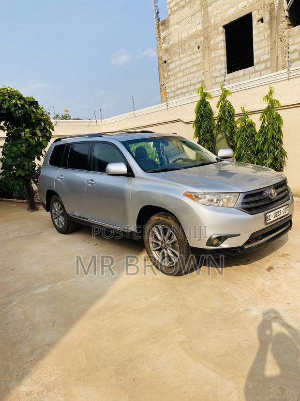 Toyota Highlander Limited Platinum 4dr SUV AWD (3.5L 6cyl 6A) 2014