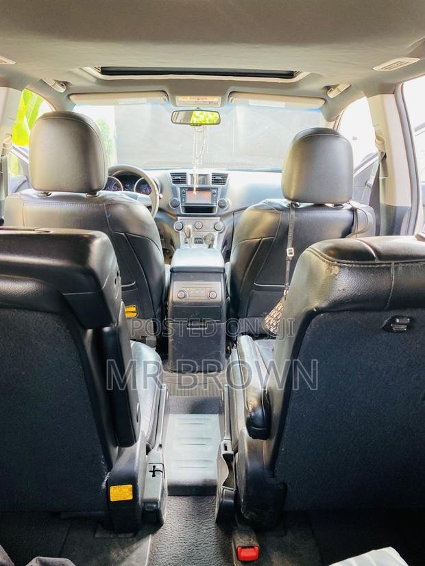 Toyota Highlander Limited Platinum 4dr SUV AWD (3.5L 6cyl 6A) 2014