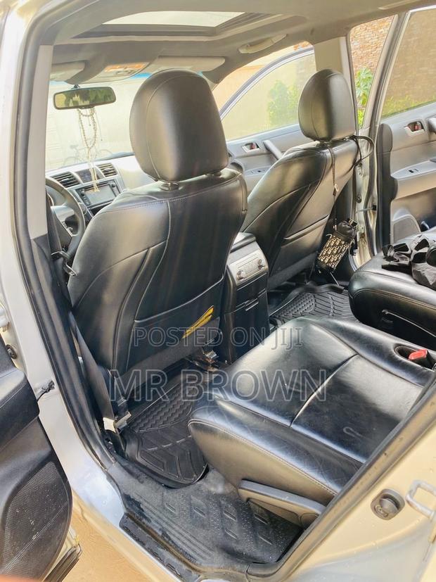 Toyota Highlander Limited Platinum 4dr SUV AWD (3.5L 6cyl 6A) 2014