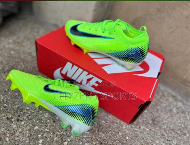 Kids Football Shoes · Photo 3