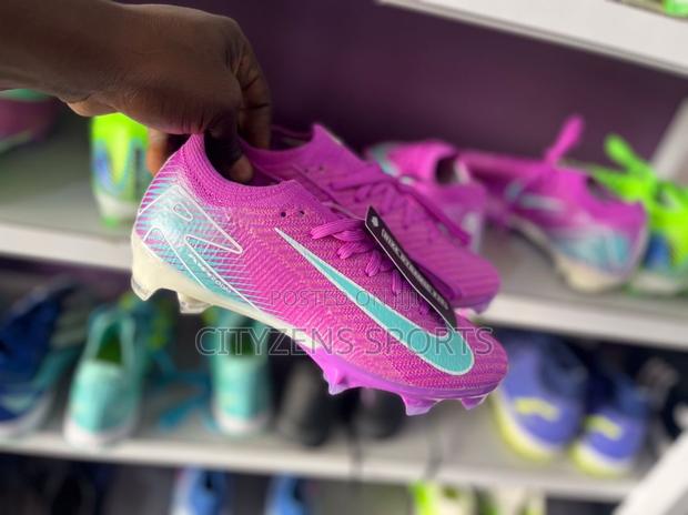Kids Football Shoes · Photo 4