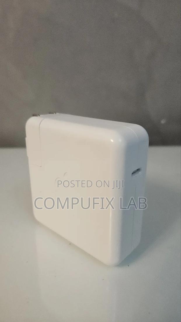 Apple 61w Usb-C Power Adapter photo 6