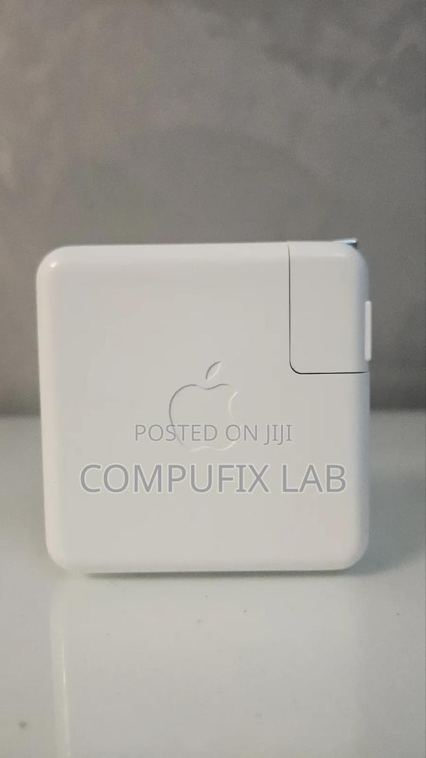 Apple 61w Usb-C Power Adapter photo 7