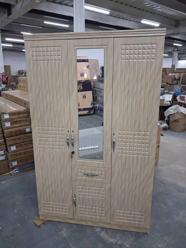 3door Wooden Wardrobe · Photo 4