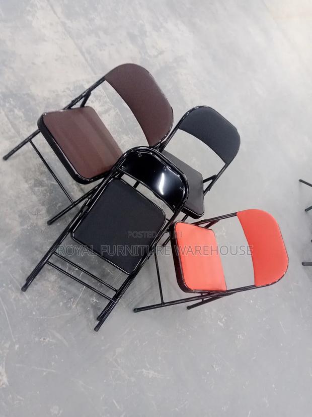 Foldable Chairs · Photo 4