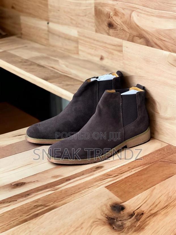 Desert Chelsea Boots Black and Brown · Photo 4