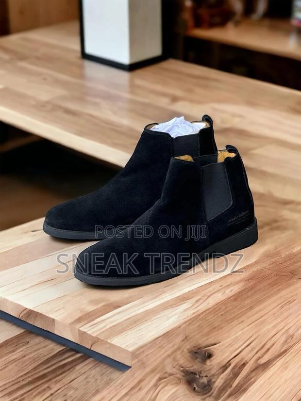 Desert Chelsea Boots Black and Brown · Photo 3