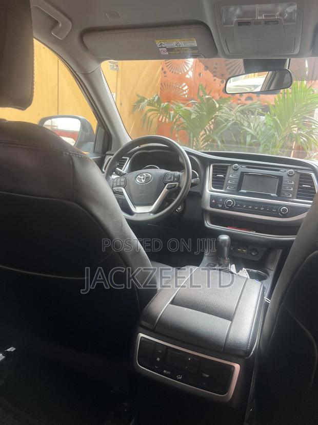 Toyota Highlander LE 2019 Burgundy