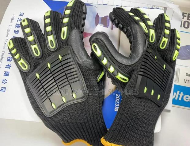 Quality Impact And Vibration Resistance Gloves(2 In 1).