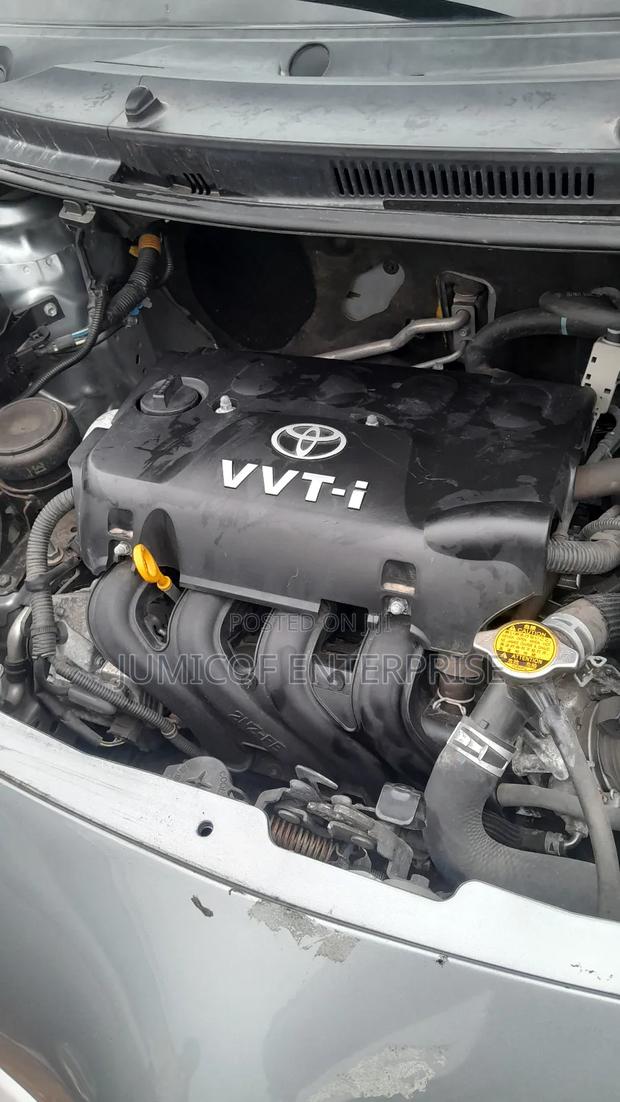 Toyota Vitz 1.3 AWD 5dr 2010 Gray