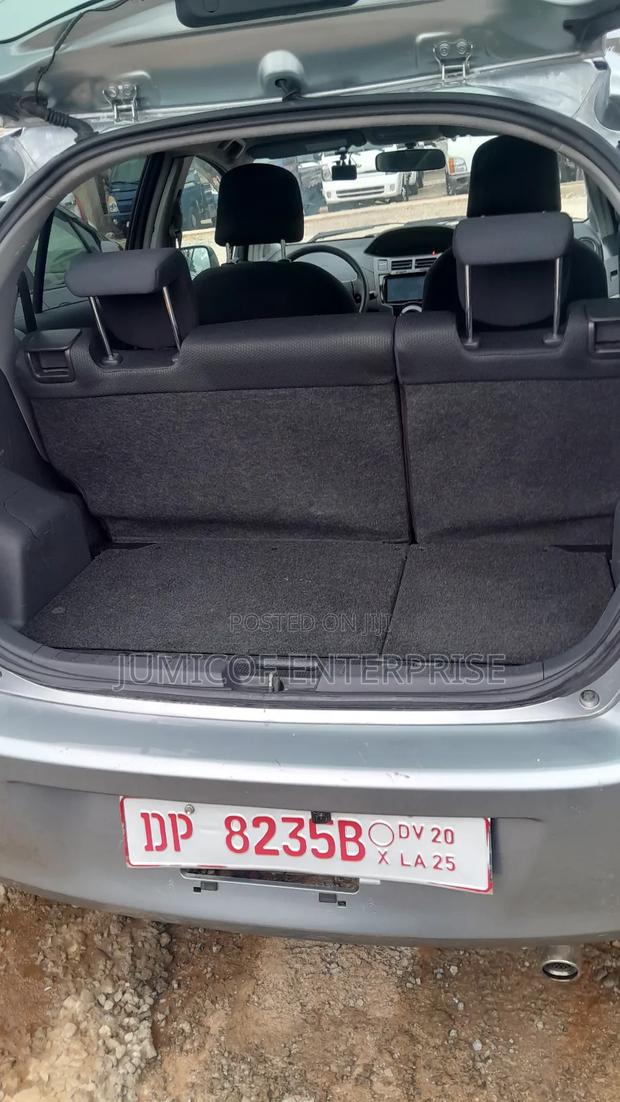 Toyota Vitz 1.3 AWD 5dr 2010 Gray