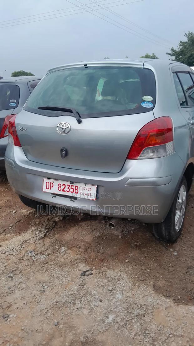 Toyota Vitz 1.3 AWD 5dr 2010 Gray