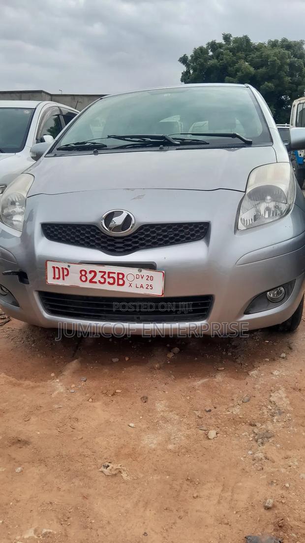 Toyota Vitz 1.3 AWD 5dr 2010 Gray