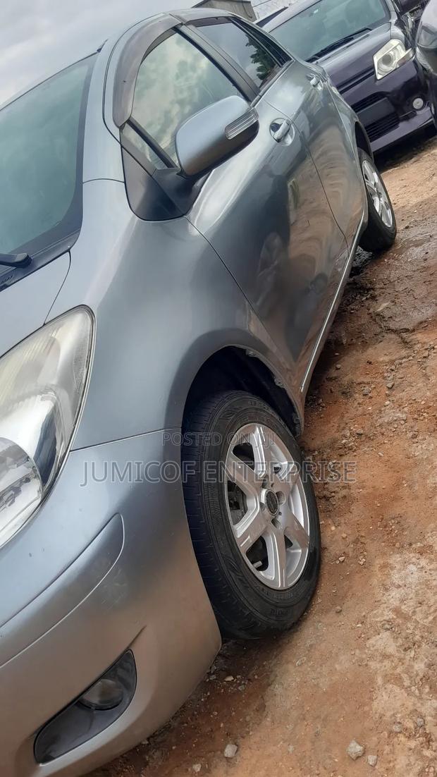 Toyota Vitz 1.3 AWD 5dr 2010 Gray