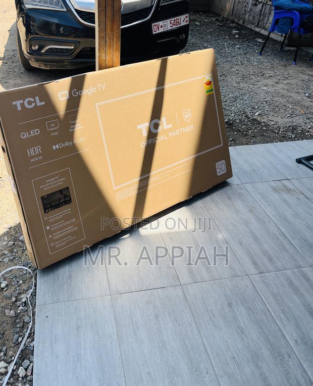 Elegant Black TCL 50 Inch HDR Smart Television · Photo 4