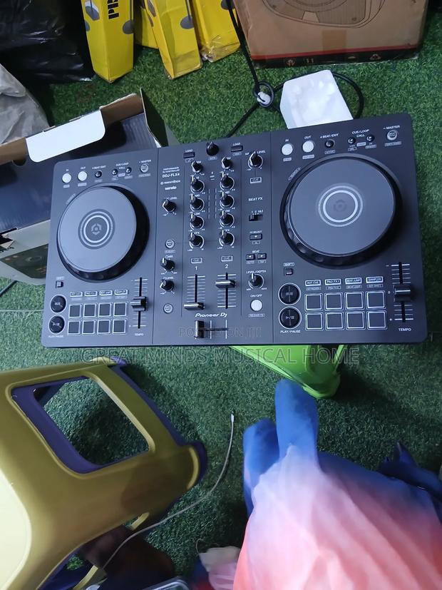 Pioneer Dj Controller FLX 4 · Photo 4