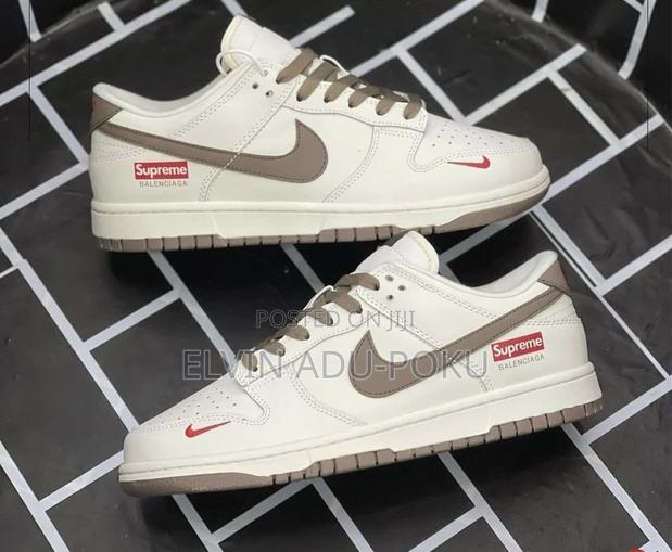 Nike Supreme Sb Dunk Low “ Beige “ · Photo 3