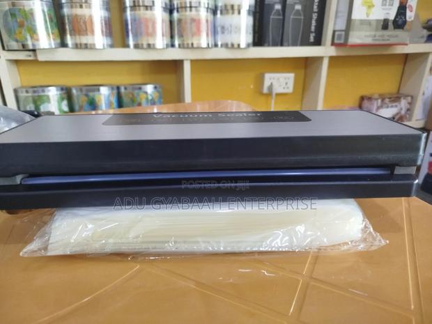 Vacuum Sealer + 100 Bags photo 2