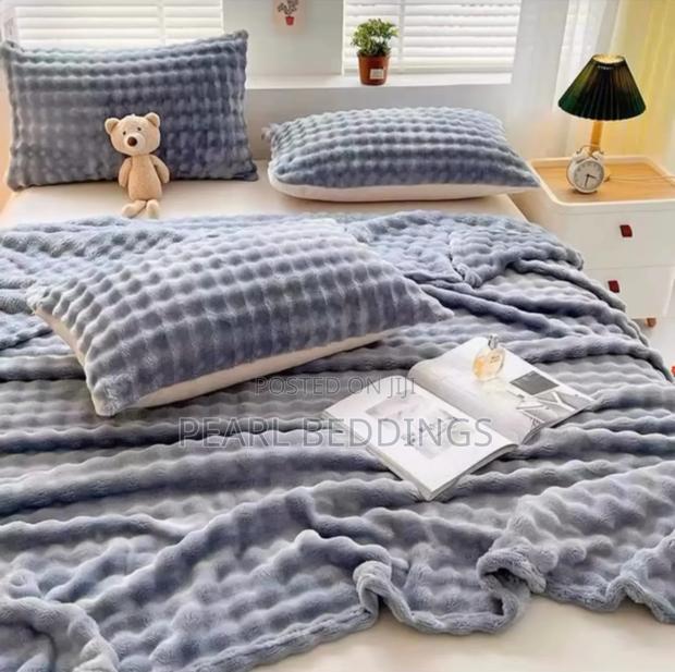 Premium Luxurious Bubble Comfy Blanket With 2 Pillowcases photo 10
