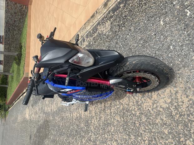 Motorcycle 2024 Black photo 4