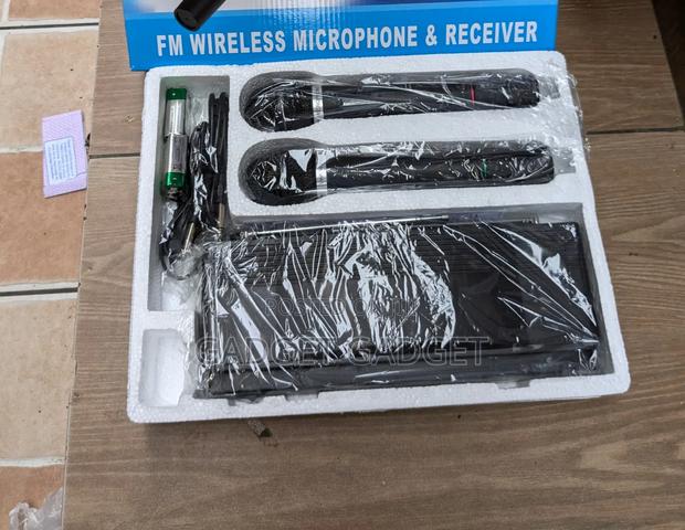 Hero Star Cordless Microphone And Receiver photo 2