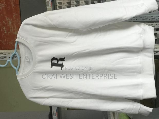 Unisex Hoody · Photo 3