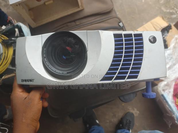 Sony LCD Data Projector Model VPL-Px20 100-240v 2.9-1.2a photo 2